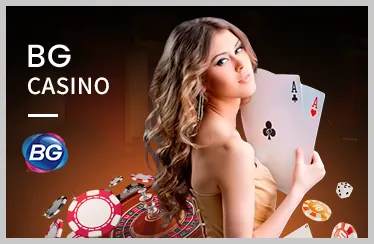 Bàn Baccarat trực tiếp tại b66 nhà cái với các lá bài được chia bởi dealer xinh đẹp